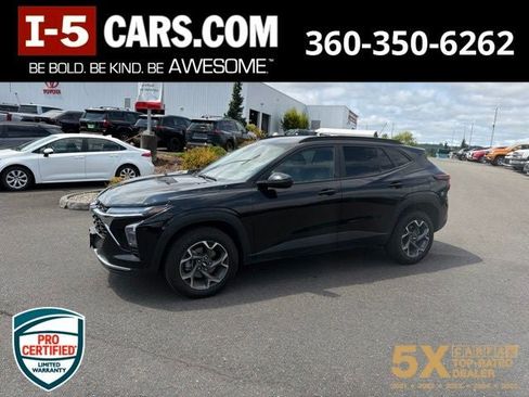 Used 2024 Chevrolet Trax LT FWD image 1