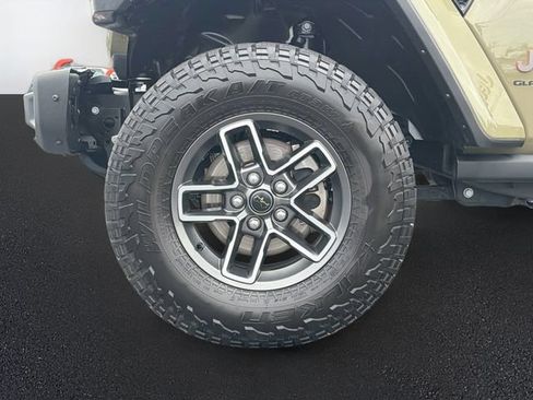 Used 2025 Jeep Gladiator Mojave AWD/4WD image 33