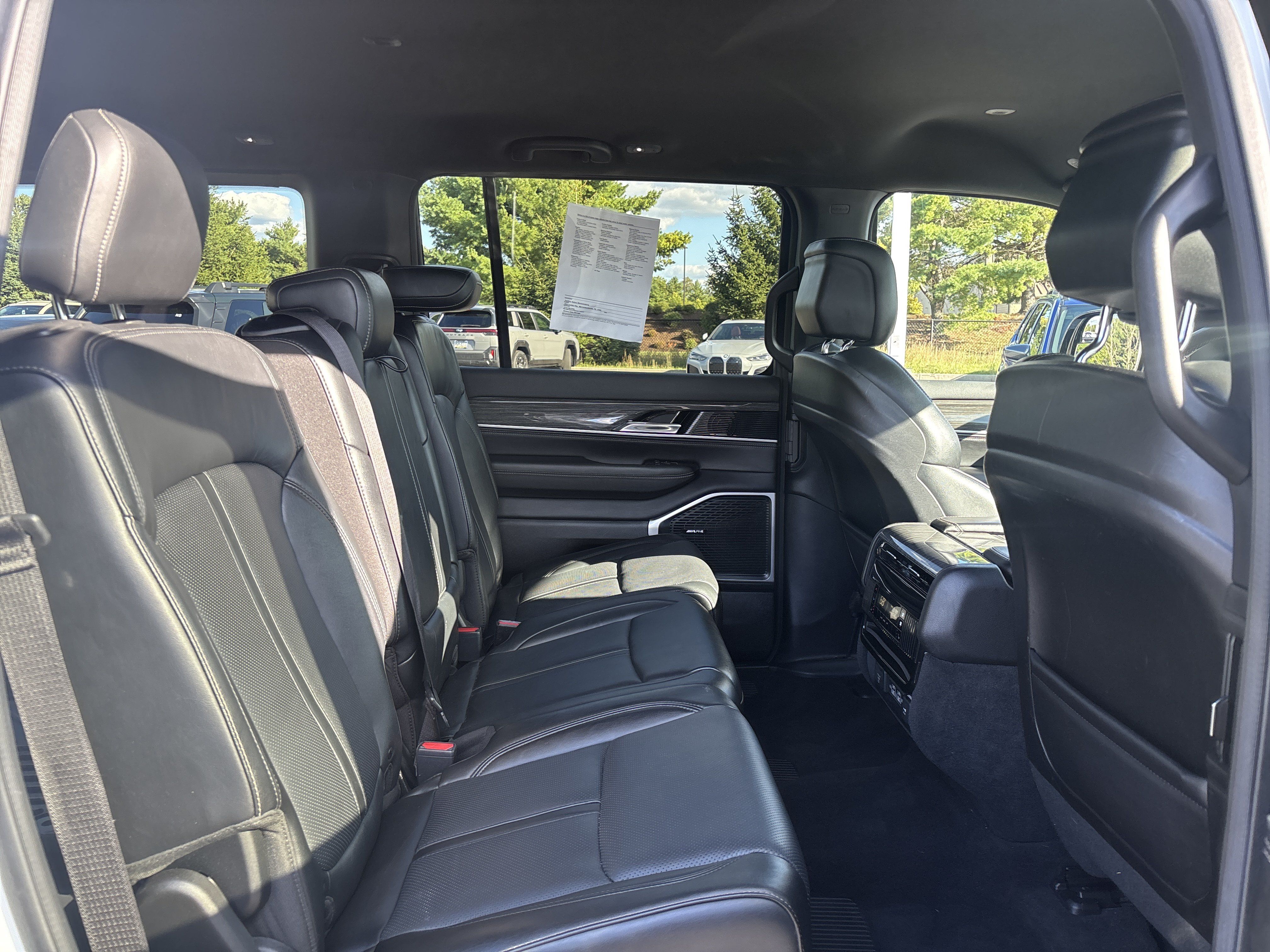 Used 2022 Jeep Wagoneer Series III AWD/4WD image 26