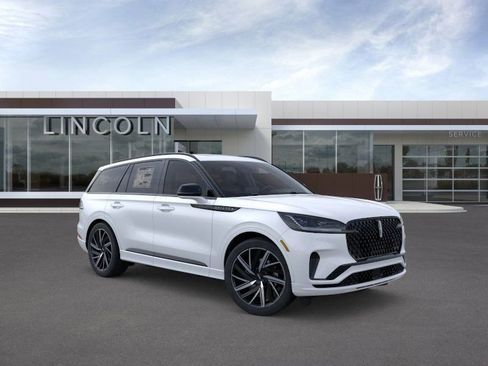 New 2026 Lincoln Aviator Black Label w/ Jet Appearance Package image 8
