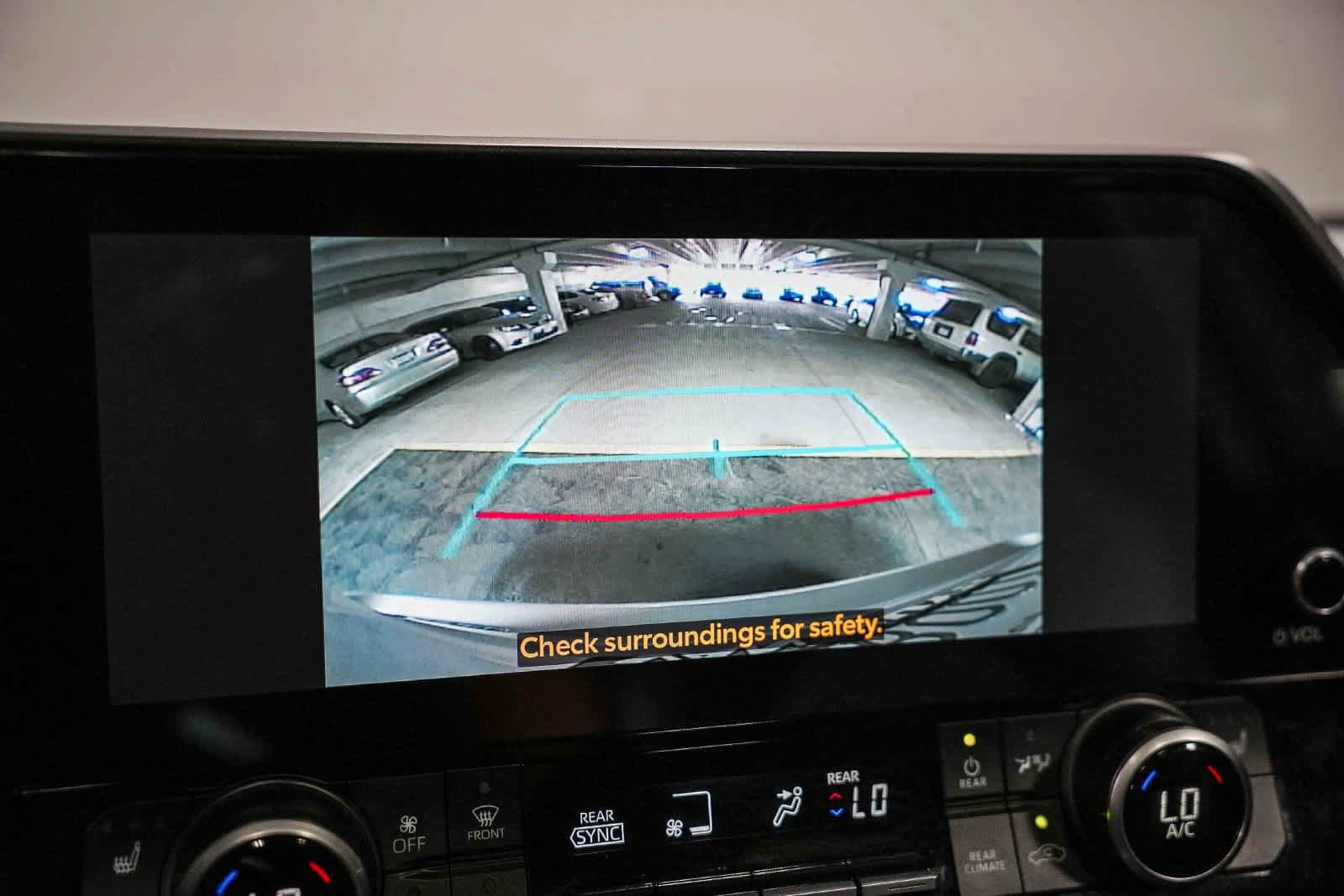 Used 2024 Toyota Highlander XLE FWD image 24