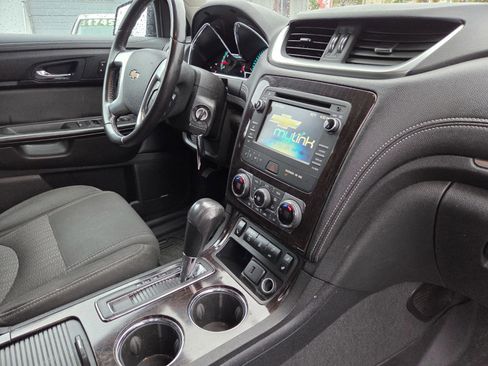 Used 2016 Chevrolet Traverse LT FWD image 16
