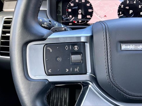 Used 2024 Land Rover Discovery Metropolitan Edition image 23