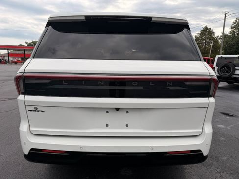 Used 2025 Lincoln Navigator Reserve AWD/4WD image 8