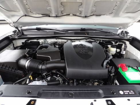 Used 2016 Toyota Tacoma SR5 w/ SR5 Appearance Package (SN) AWD/4WD image 40