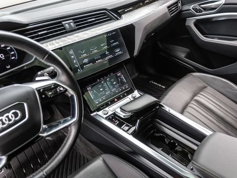 Used 2022 Audi e-tron Premium Plus AWD/4WD image 59