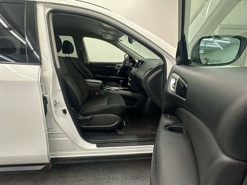 Used 2020 Nissan Pathfinder SV image 45