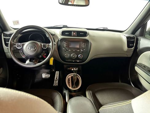 Used 2016 Kia Soul + FWD image 12