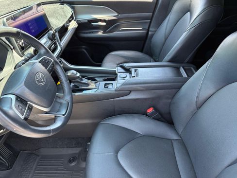 Used 2025 Toyota Grand Highlander AWD image 14