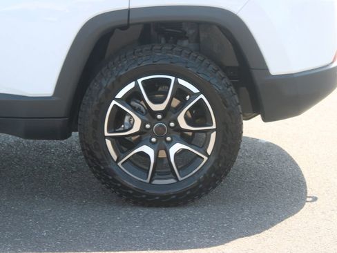 Used 2025 Jeep Compass Trailhawk AWD/4WD image 16