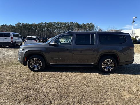 Used 2024 Jeep Wagoneer L Series II image 8