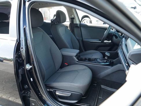 Used 2025 Kia K4 FWD image 12