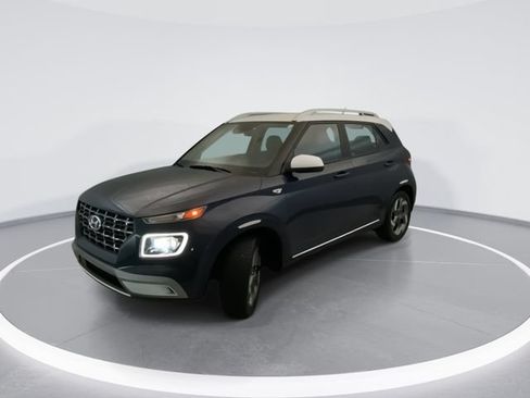 Used 2023 Hyundai Venue Limited FWD image 2