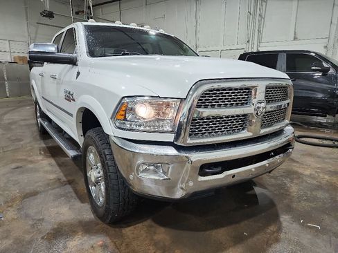 Used 2017 RAM 2500 Laramie AWD/4WD image 2