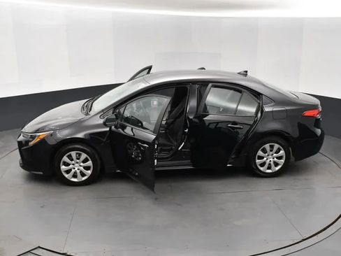 Used 2025 Toyota Corolla LE image 7