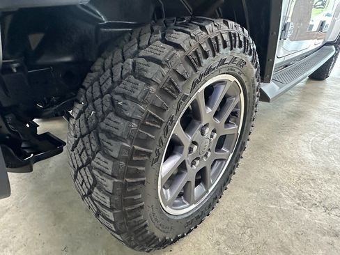 Used 2022 Jeep Gladiator Overland w/ Popular Equipment Package AWD/4WD image 44