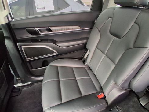 Used 2023 Kia Telluride EX w/ EX Captain's Chair Package image 21