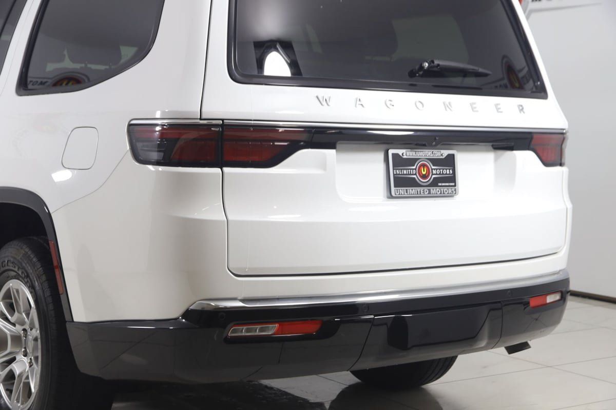 Used 2024 Jeep Wagoneer 4WD image 22