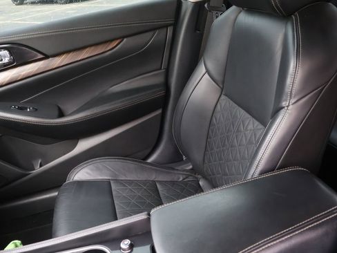Used 2017 Nissan Maxima Platinum FWD image 19