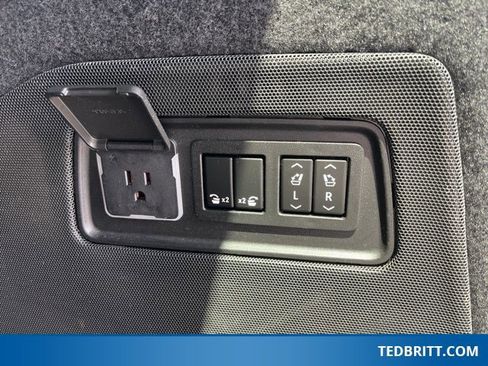 Used 2021 Cadillac Escalade ESV Luxury image 20