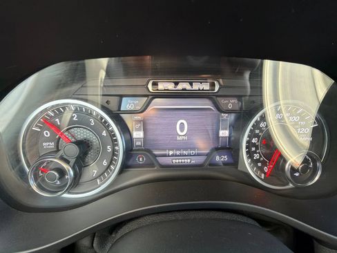 Used 2019 RAM 1500 Laramie AWD/4WD image 13
