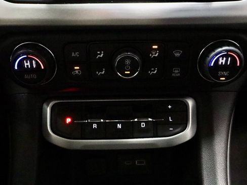 Used 2023 GMC Acadia SLE image 30