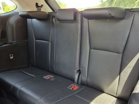 Used 2022 Toyota Highlander XLE AWD/4WD image 11