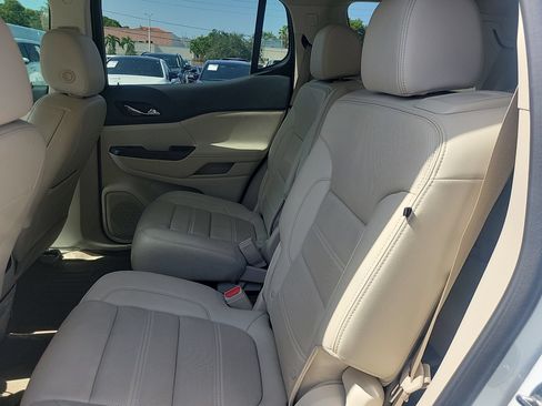 Used 2023 GMC Acadia Denali w/ Denali Ultimate Package FWD image 17