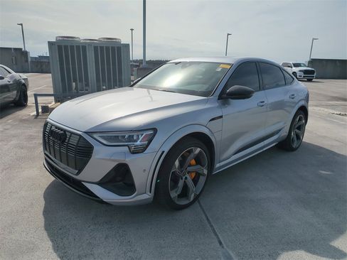 Used 2023 Audi e-tron S Premium Plus w/ Black Optic Package image 9