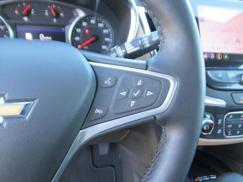 Used 2023 Chevrolet Equinox Premier image 19