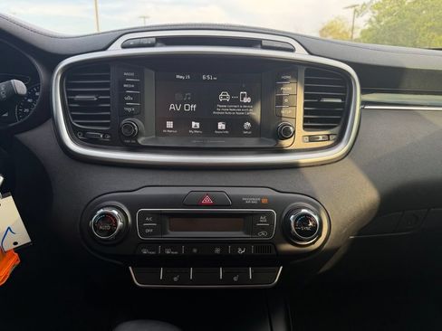 Used 2019 Kia Sorento FWD V6 w/ Option Group 020 image 17