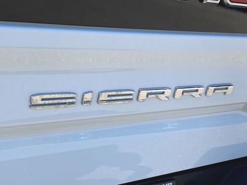Used 2024 GMC Sierra 1500 AT4 w/ Technology Package AWD/4WD image 32