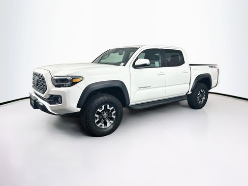 Used 2023 Toyota Tacoma TRD Off-Road w/ Technology Package RWD image 3