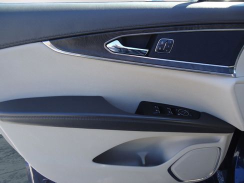 Used 2017 Lincoln MKX Select w/ Select Plus Package image 22