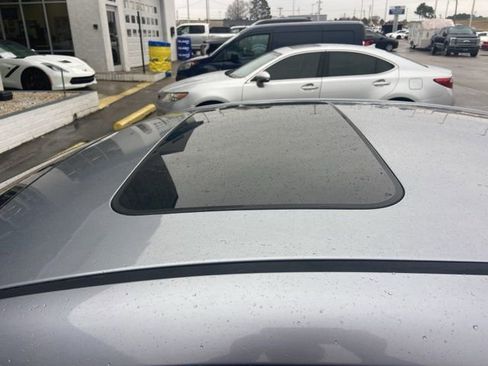 Used 2017 Hyundai Elantra Limited w/ Limited Tech Package 04 image 17