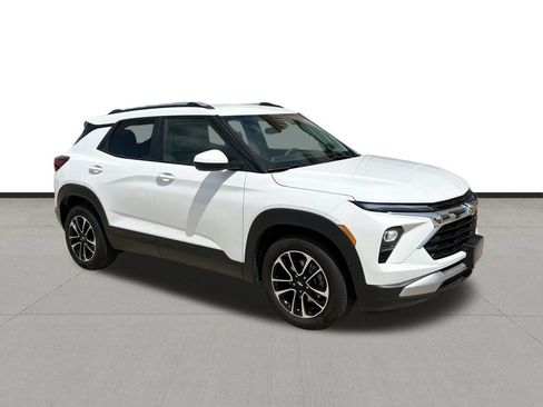 Used 2024 Chevrolet TrailBlazer LT FWD image 3