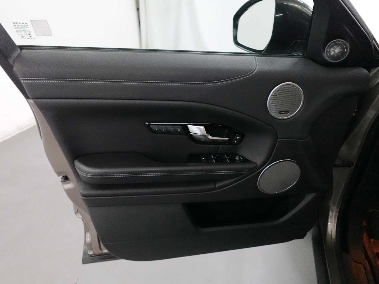 Used 2016 Land Rover Range Rover Evoque SE AWD/4WD image 10
