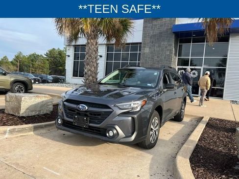 Used 2023 Subaru Outback Premium image 3