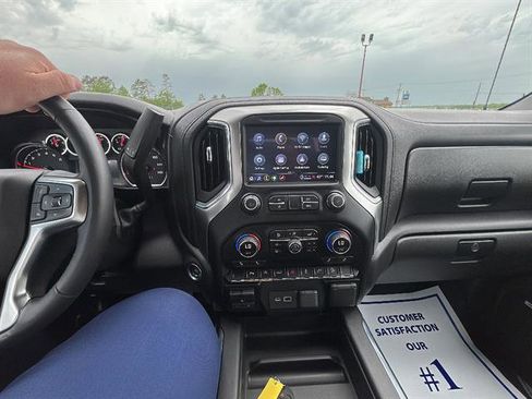 Used 2021 Chevrolet Silverado 1500 LT Trail Boss w/ Convenience Package II AWD/4WD image 17