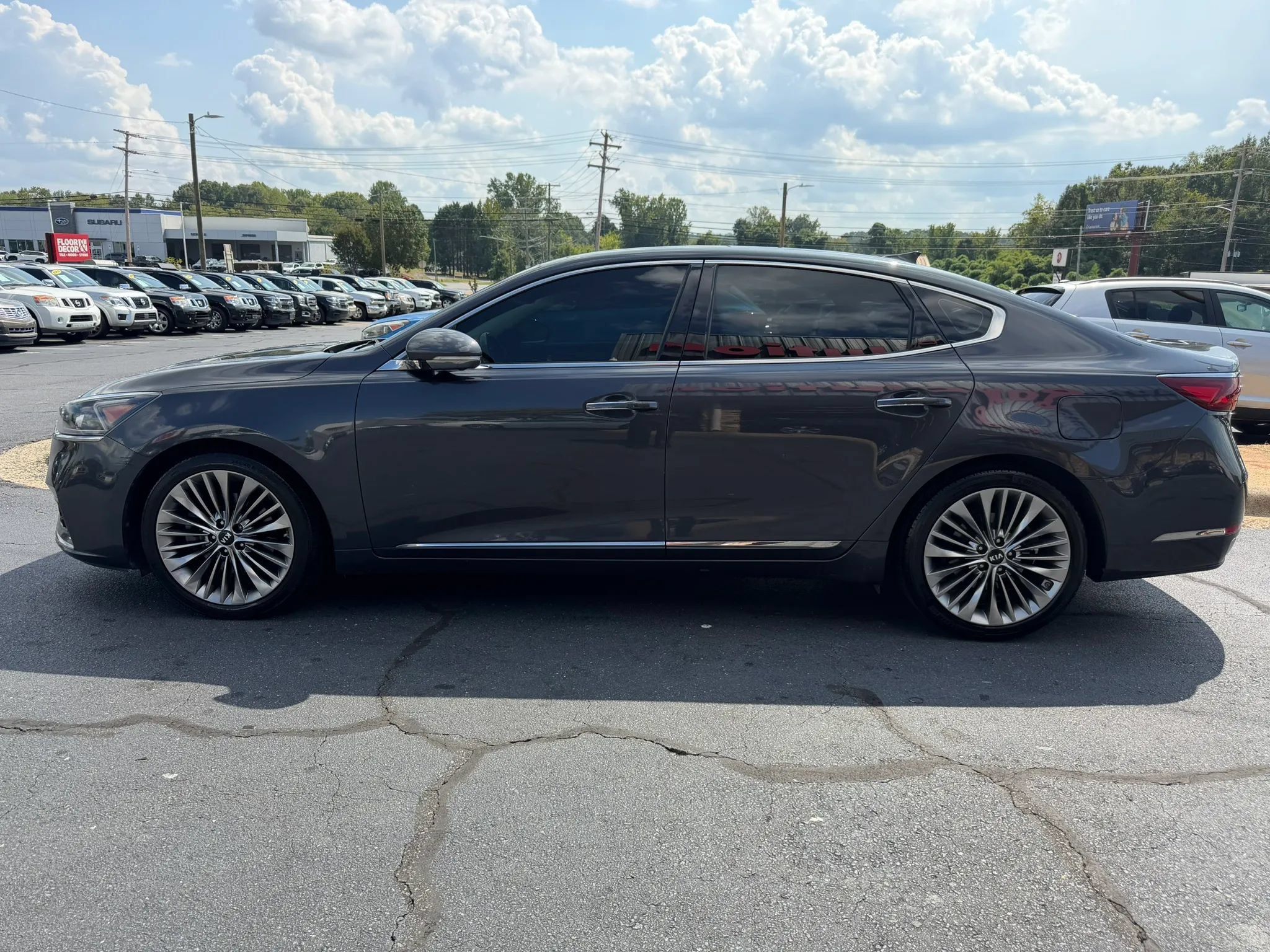 Used 2017 Kia Cadenza Limited FWD image 4