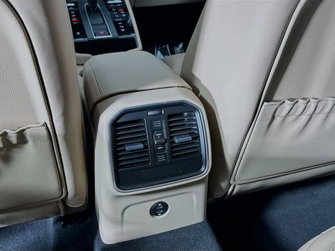 Certified 2026 Porsche Macan AWD/4WD image 27