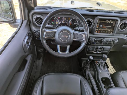 Used 2023 Jeep Wrangler Unlimited Sahara w/ Cold Weather Group AWD/4WD image 15
