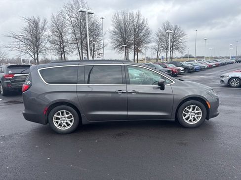 Used 2020 Chrysler Voyager Lxi image 5