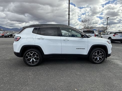 Used 2025 Jeep Compass Limited AWD/4WD image 4