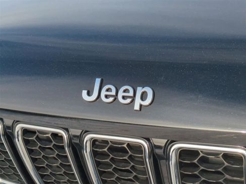 Used 2023 Jeep Grand Cherokee Overland image 12