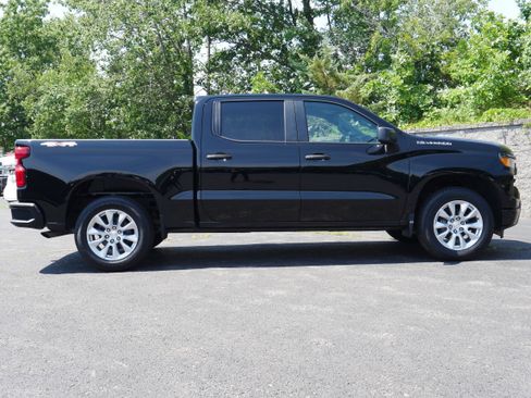 Certified 2024 Chevrolet Silverado 1500 Custom AWD/4WD image 9