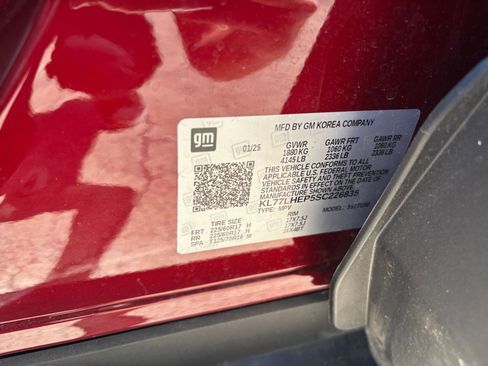 Used 2025 Chevrolet Trax LT FWD image 28