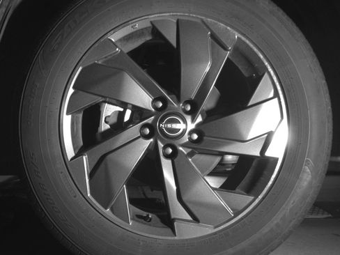 Used 2025 Nissan Rogue SV FWD image 12