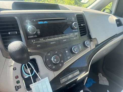 Used 2011 Toyota Sienna LE image 16