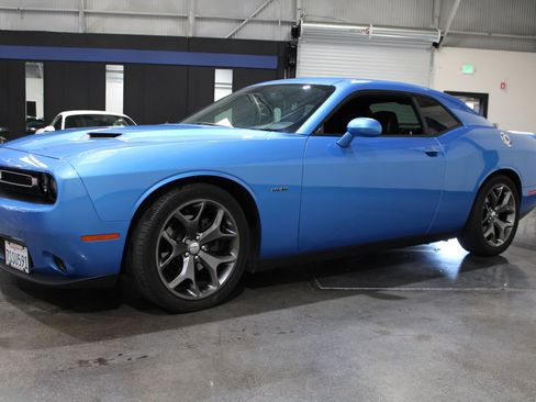 Used 2015 Dodge Challenger R/T Plus image 2
